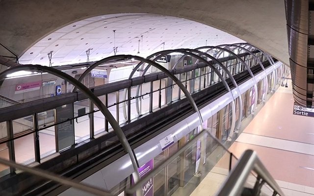 Sharp projectors in the Paris metro